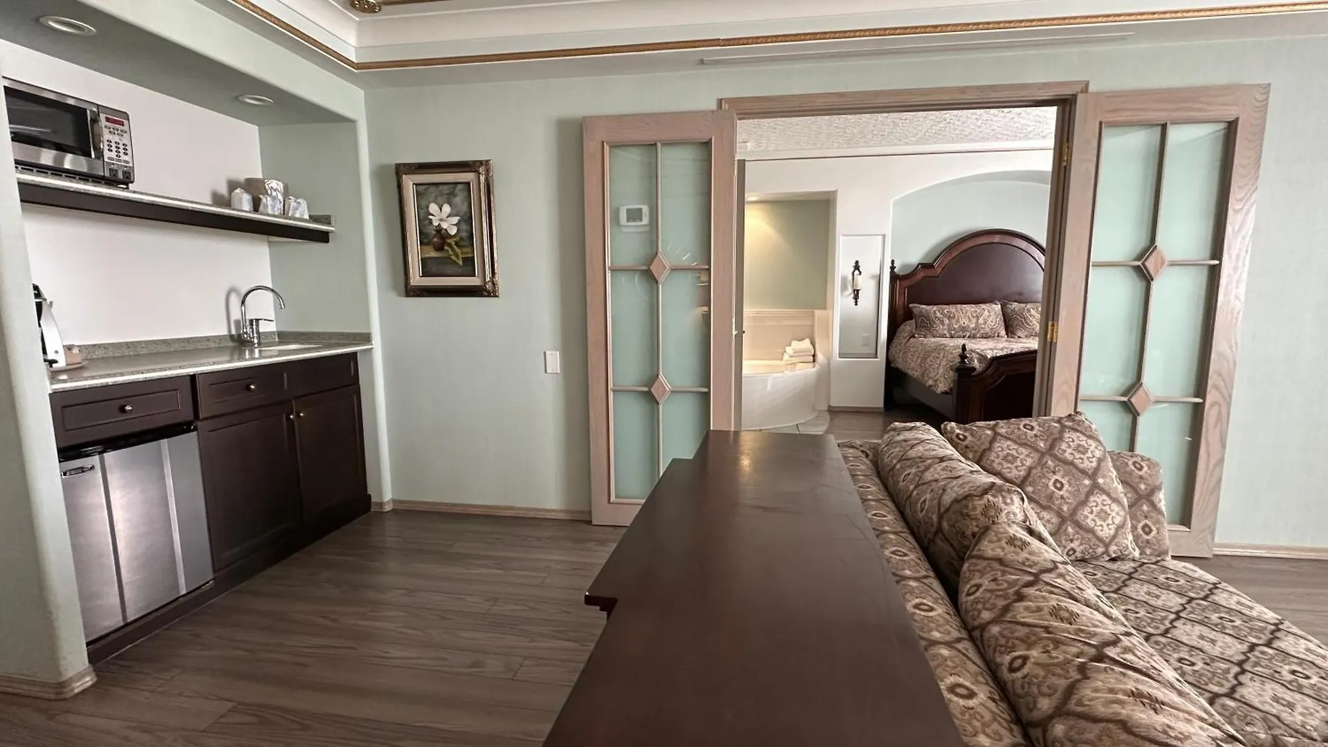 ***  Chateau Louis Hotel & Conference Centre Edmonton Canada