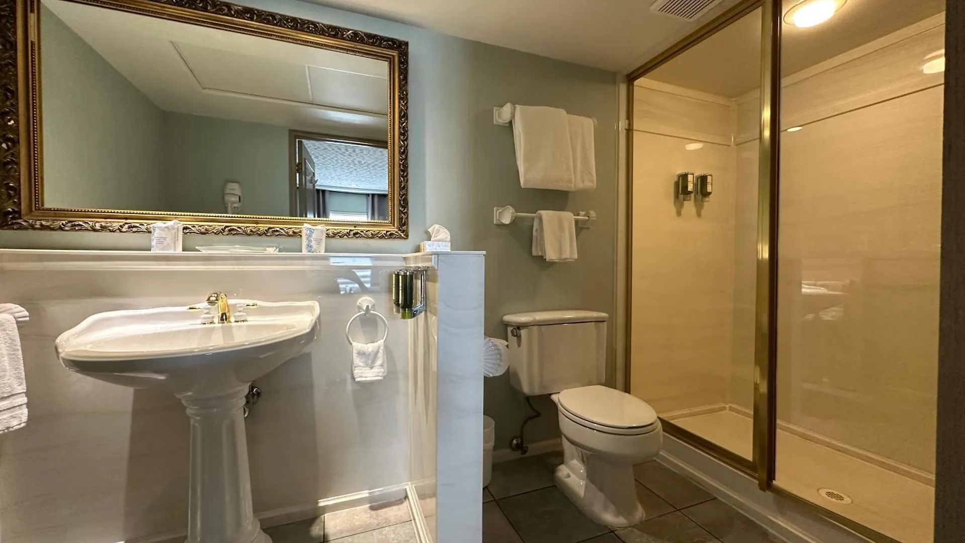 ***  Chateau Louis Hotel & Conference Centre Edmonton Canada